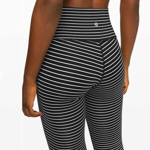 Lululemon Wunder Under High-Rise Tight 25" *Luxtreme
Parallel Stripe Black White